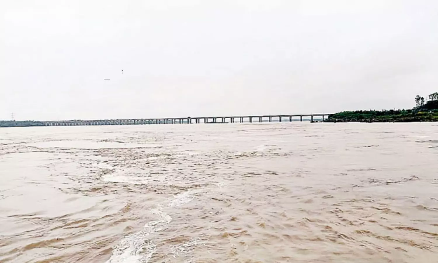 Heavy Rains Godavari River Rises at Bhadrachalam