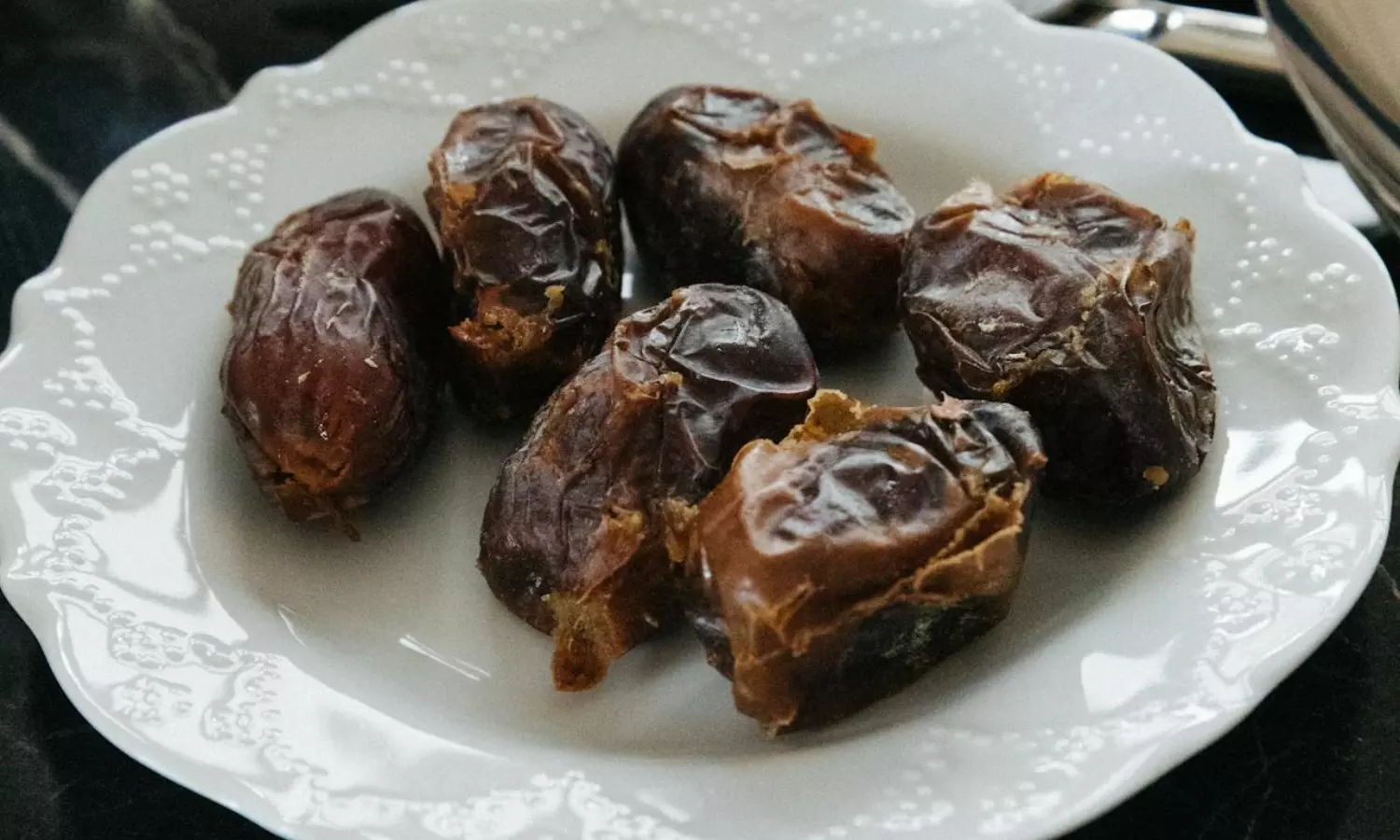 Health Benefits of Eating Soaked Dates