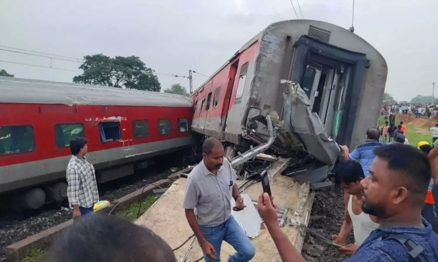 Hawda, CMAT Express train derailed..six seriously injured