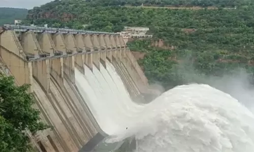 Srisailam Dam Gates Lifted: శ్రీశైలం ప్రాజెక్టు 5 గేట్లు ఎత్తివేత.. సాగర్ వైపు కృష్ణమ్మ పరుగులు Srisailam Dam Gates Lifted: శ్రీశైలం ప్రాజెక్టు 5 గేట్లు ఎత్తివేత.. సాగర్ వైపు కృష్ణమ్మ పరుగులు