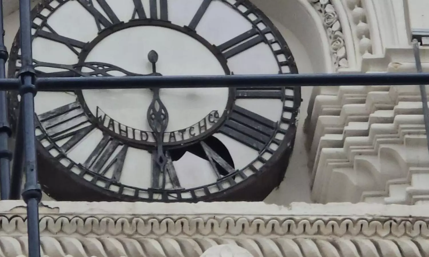 Charminar Clock: చార్మినార్ గడియారం డయల్ బోర్డు ఎలా డ్యామేజీ అయింది: దీని చరిత్ర ఏంటి?