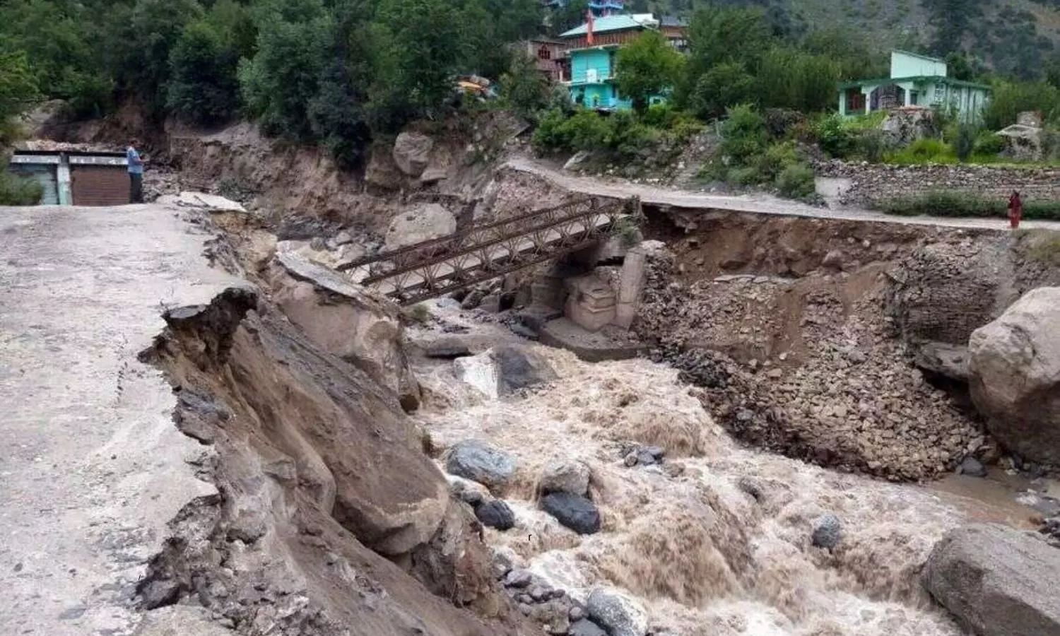 Cloud burst in many parts of Himachal Pradesh