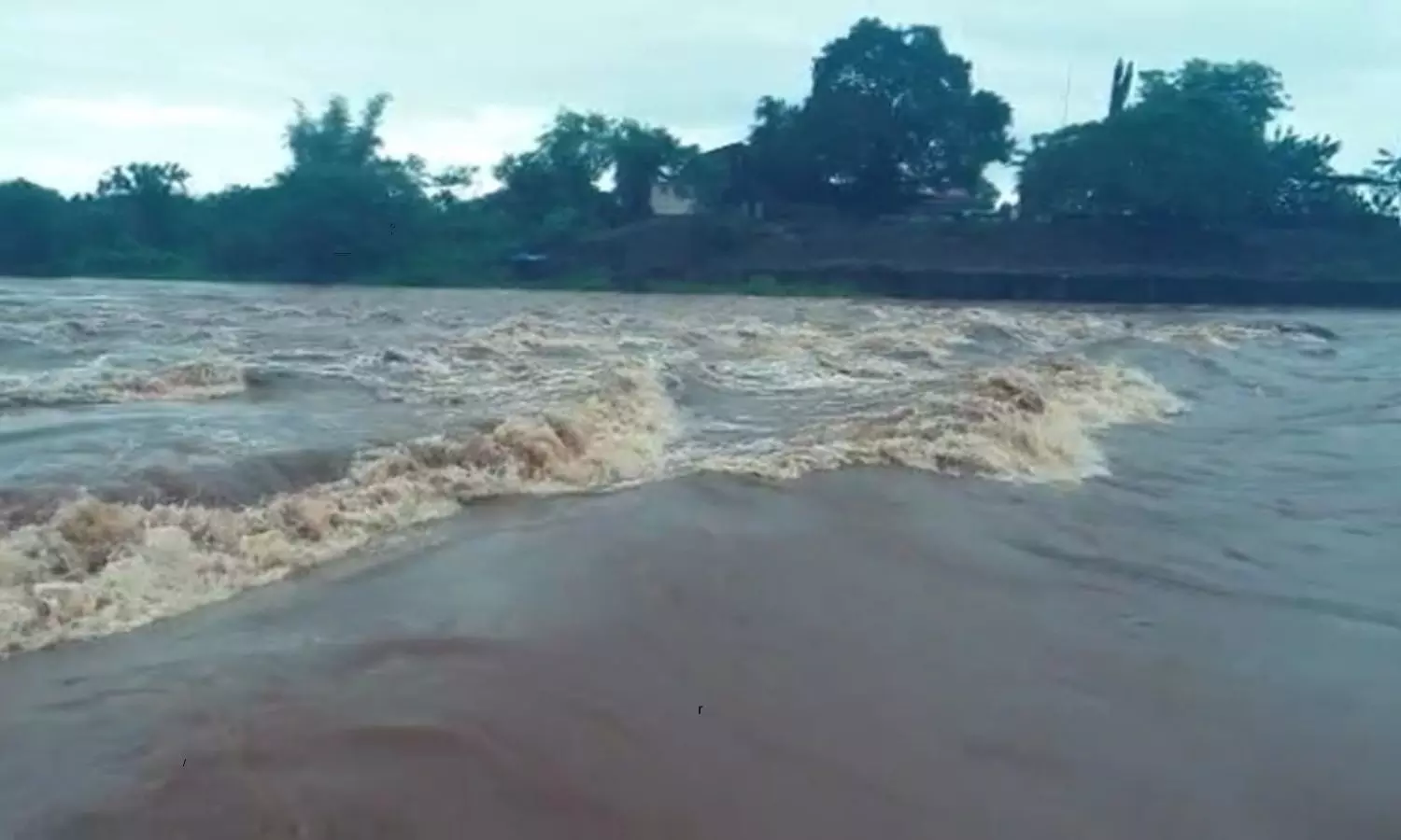 Valsad, Auranga River Above Danger Mark