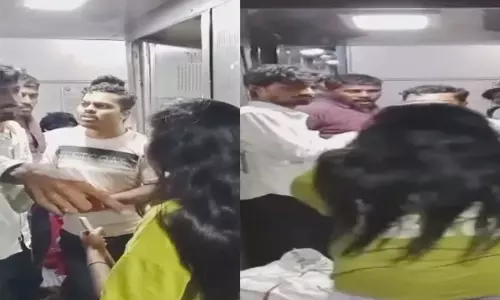 Man Misbehaves With Woman Passenger In Train