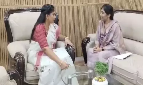 YS Vivekas Daughter Meets Home Minister Anitha