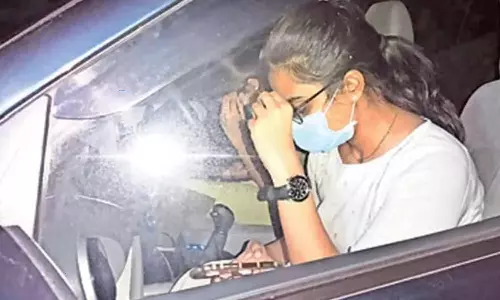 YSRCP MLC Duvvada Srinivas Daughters Protest In Tekkali House YSRCP MLC Duvvada Srinivas Daughters Protest In Tekkali House