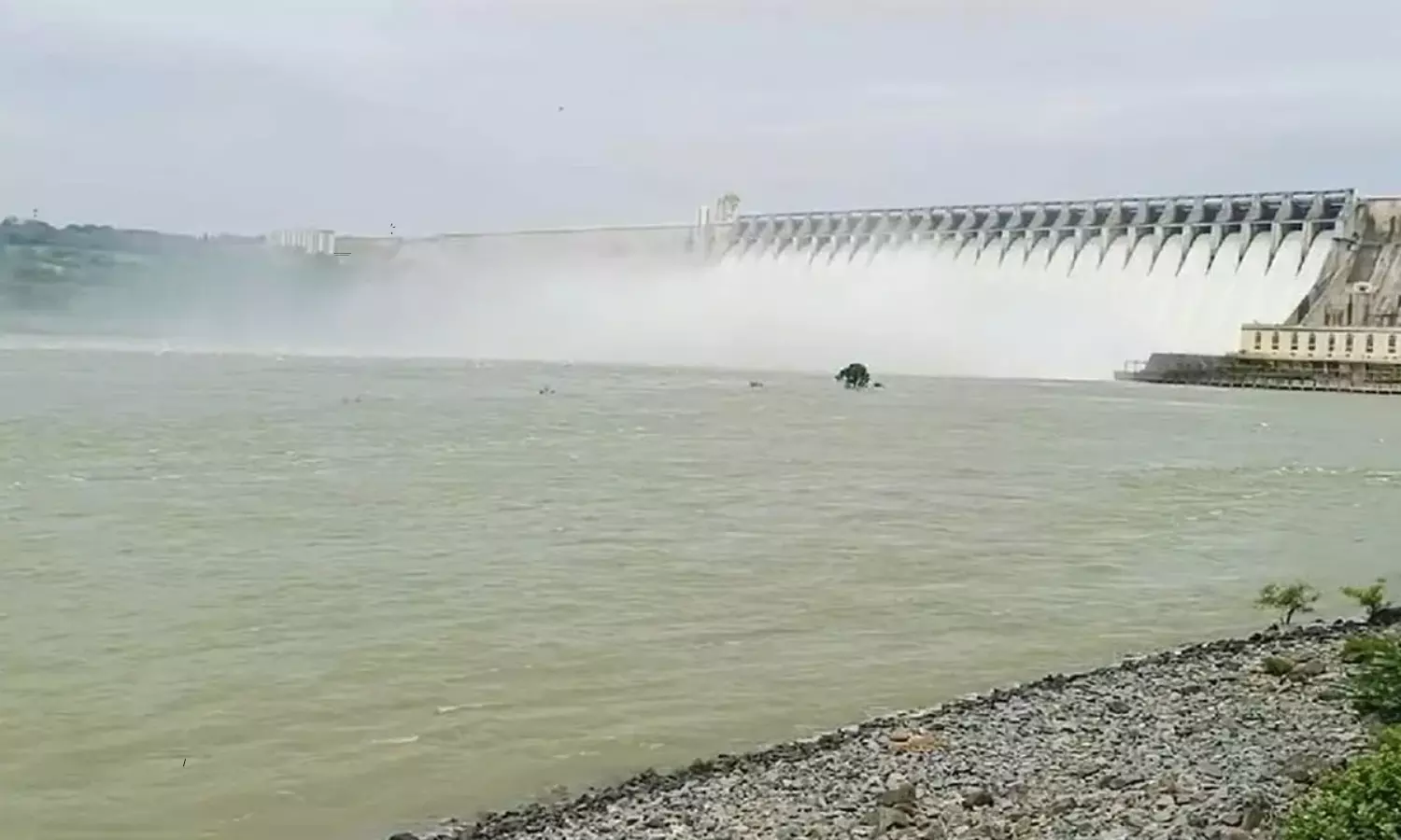 Ongoing flood to Nagarjuna Sagar project