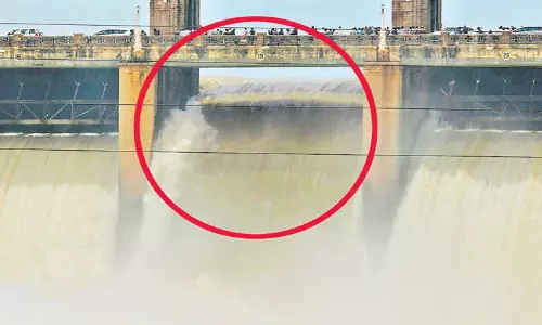 Tungabhadra Dam: తుంగభద్రలో కొనసాగుతున్న అధికారుల సమీక్ష Tungabhadra Dam: తుంగభద్రలో కొనసాగుతున్న అధికారుల సమీక్ష