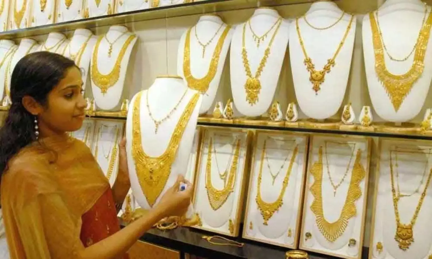 Gold Price Today: మరోసారి షాకిచ్చిన బంగారం ధర.. తెలుగు రాష్ట్రాల్లో ఎంత పెరిగాయంటే?