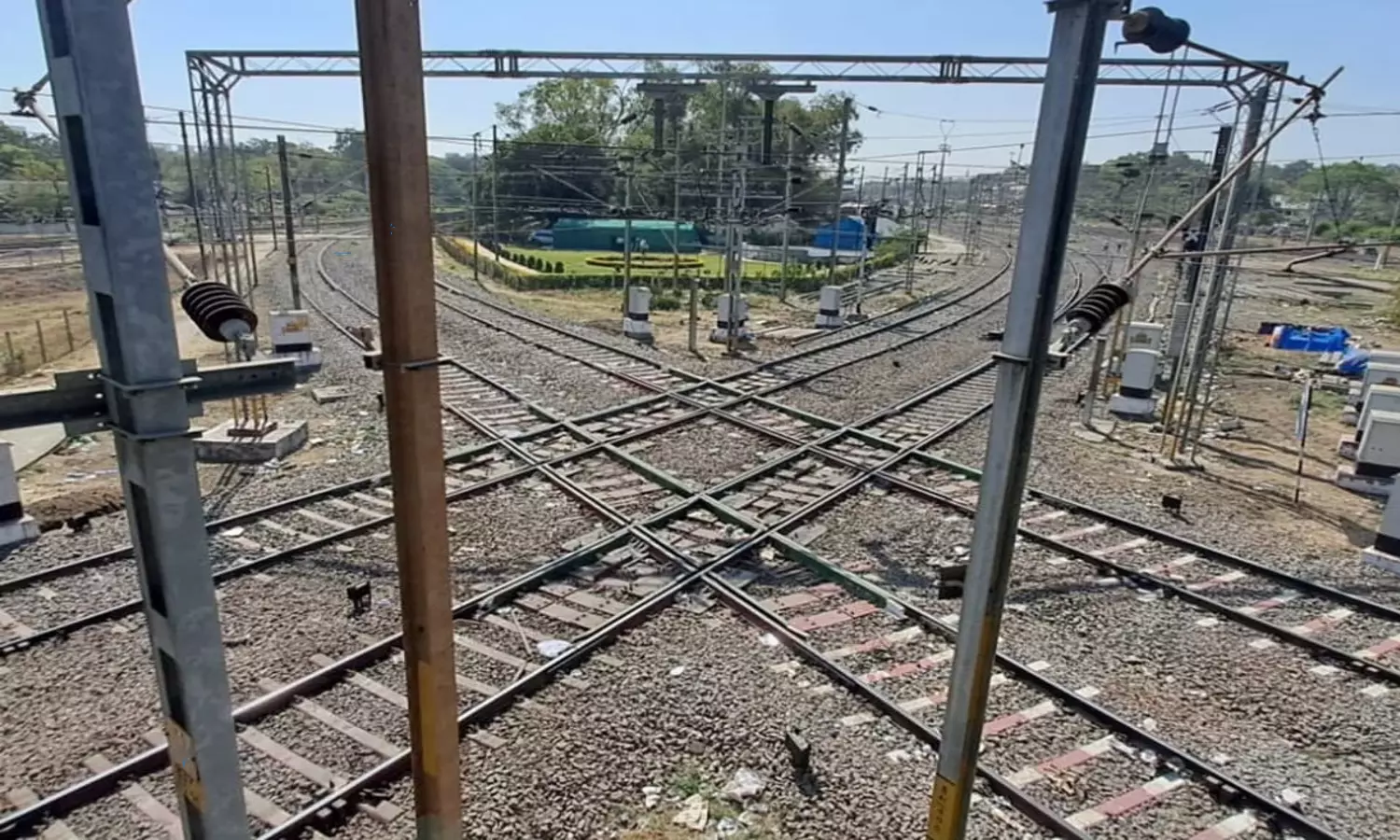 Diamond Crossing of India Check Indian Railways Interesting Facts Trains Cross From All Directions of India