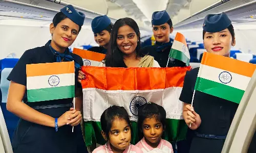 ఆకాశంలో హర్ ఘర్ తిరంగ కార్యక్రమాన్ని ఘనంగా జరుపుకున్న బండారు విజయలక్ష్మి ఆకాశంలో హర్ ఘర్ తిరంగ కార్యక్రమాన్ని ఘనంగా జరుపుకున్న బండారు విజయలక్ష్మి