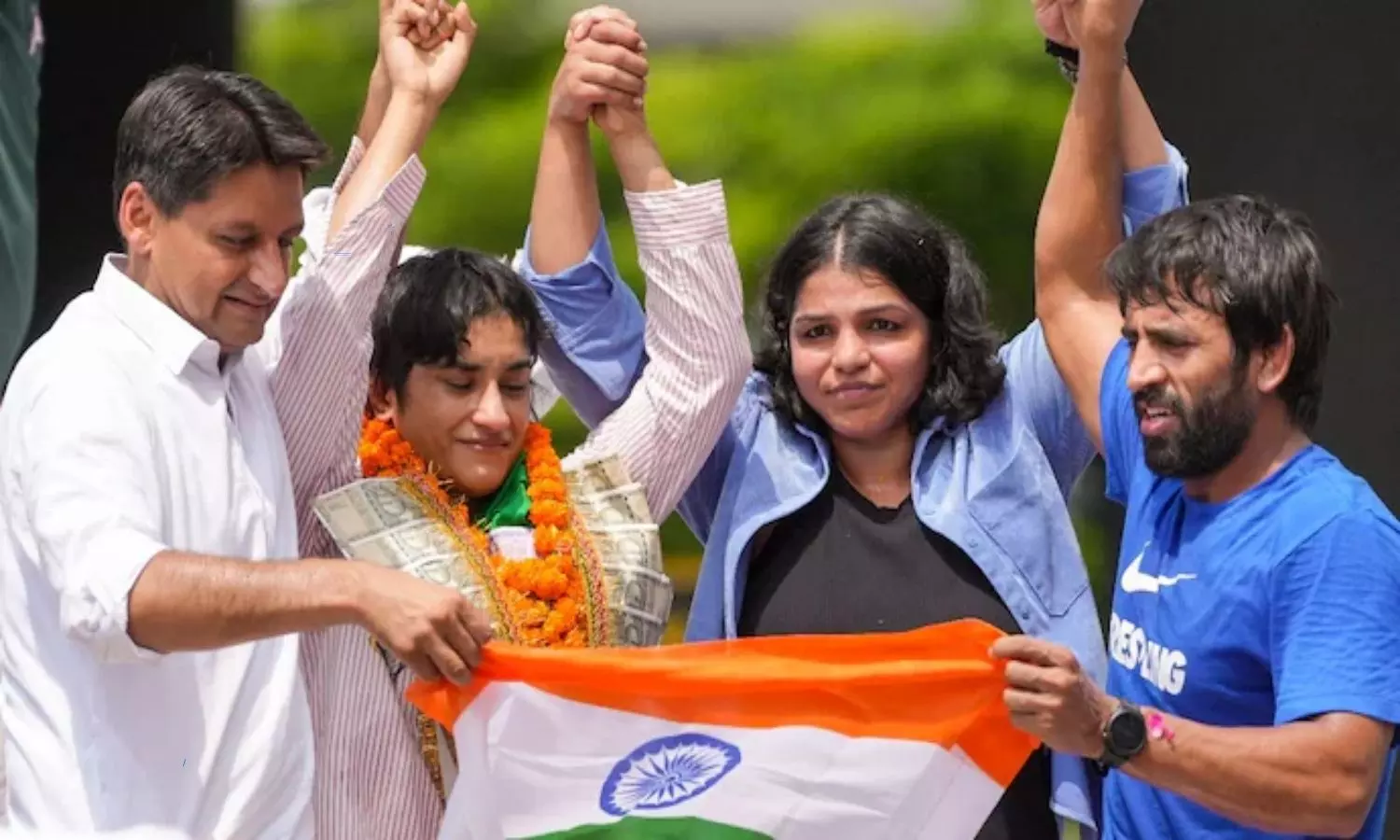 Wrestler Vinesh Phogat has reached home