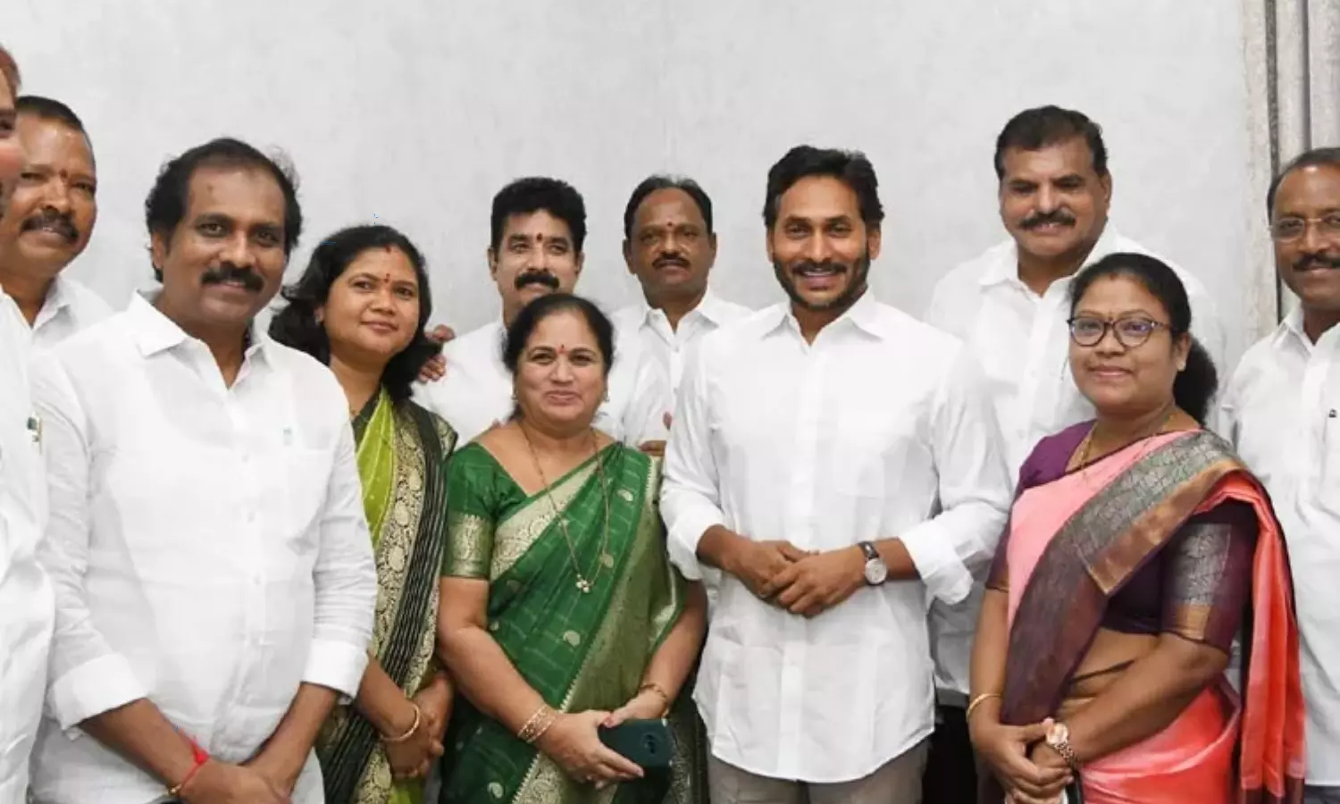 ఎమ్మెల్సీ బొత్సను అభినందించిన వైఎస్‌ జగన్‌