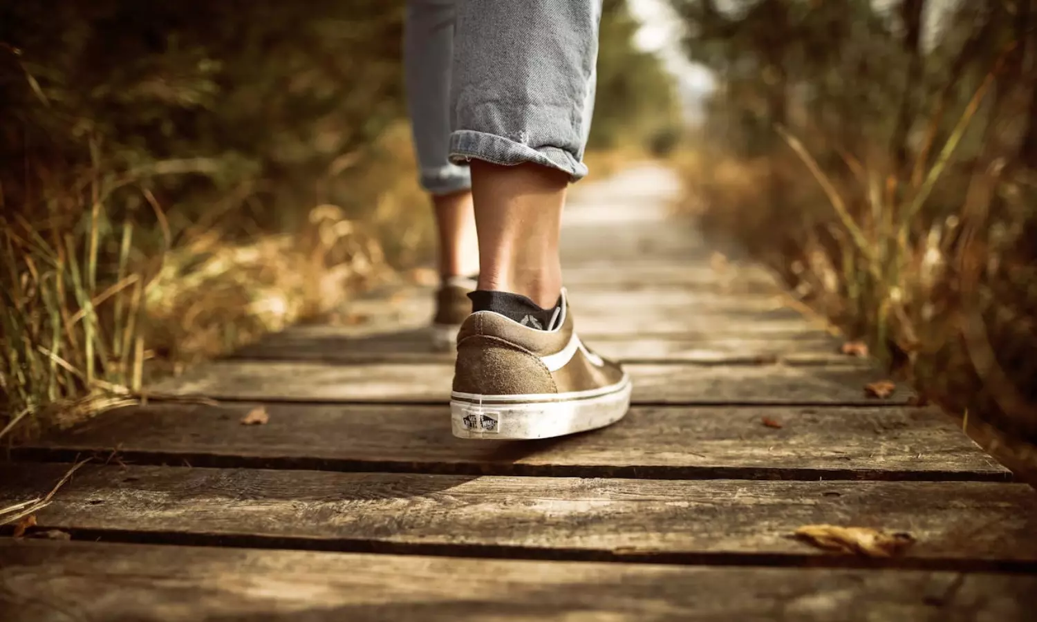 How much should you walk to lose weight How much should you walk to lose weight