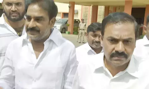 Pinnelli Ramakrishna Reddy: నెల్లూరు సెంట్రల్ జైలు నుంచి విడుదలైన పిన్నెల్లి Pinnelli Ramakrishna Reddy: నెల్లూరు సెంట్రల్ జైలు నుంచి విడుదలైన పిన్నెల్లి