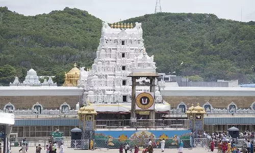 Continual rush of devotees in Tirumala