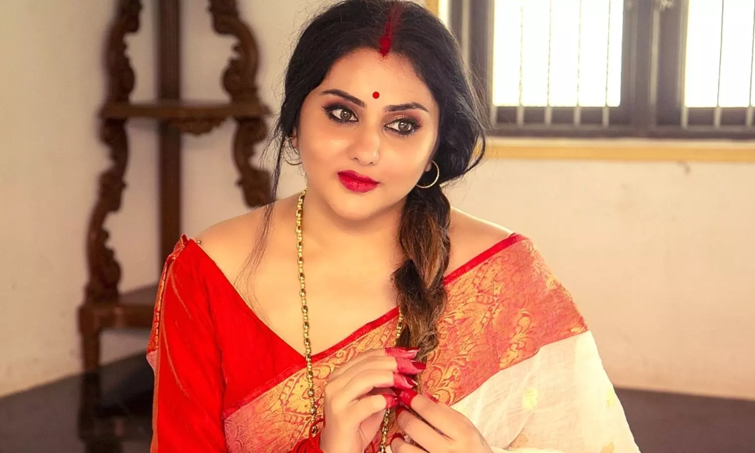 Actress Namitha Has Complained That Madurai Meenakshi Amman Temple Officials Asked Her About Her Caste