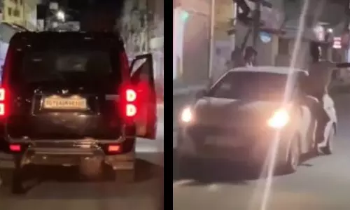 Viral Video: నడిరోడ్డుపై పోకిరీల వీరంగం.. ఇద్దరు అమ్మాయిలకు నాన్స్టాప్ టార్చర్ Viral Video: నడిరోడ్డుపై పోకిరీల వీరంగం.. ఇద్దరు అమ్మాయిలకు నాన్స్టాప్ టార్చర్