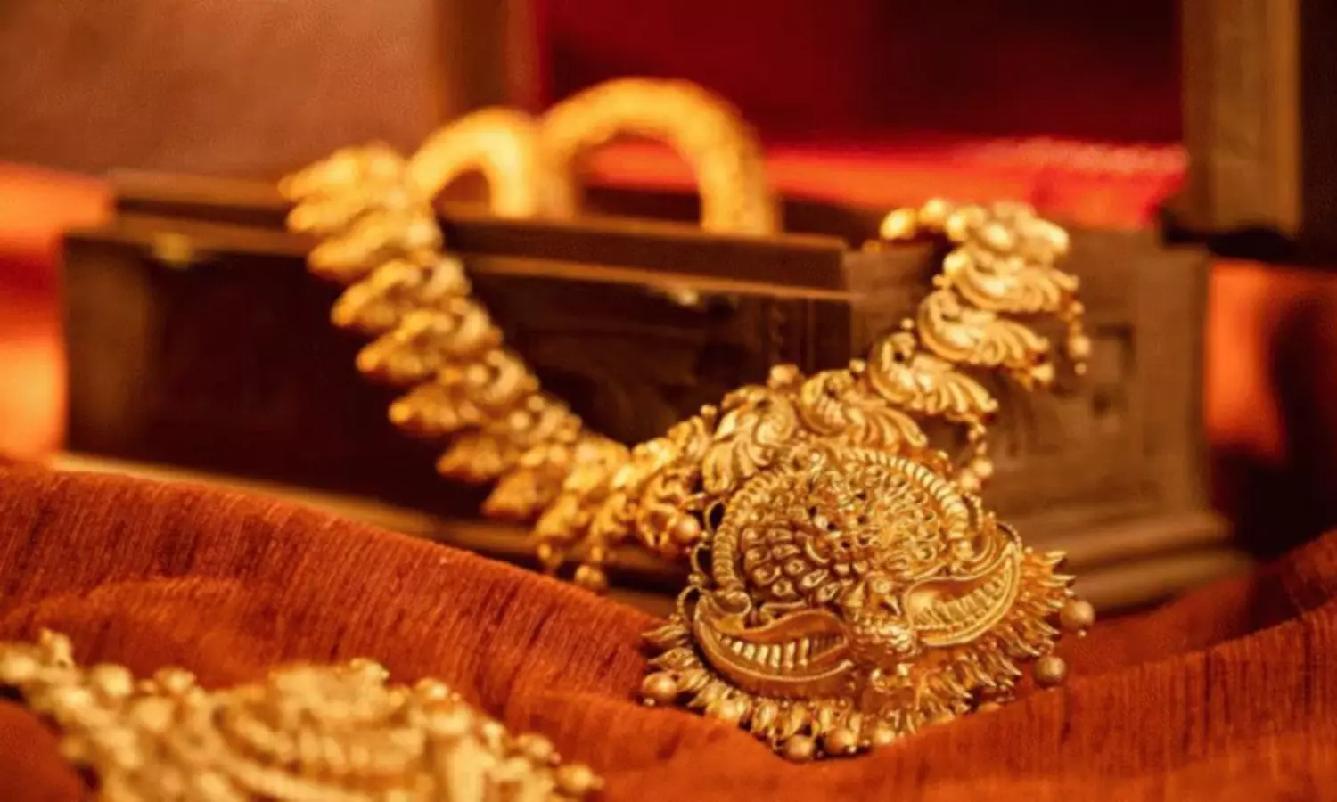 today gold price in Hyderabad and Vijayawada and delhi check price details