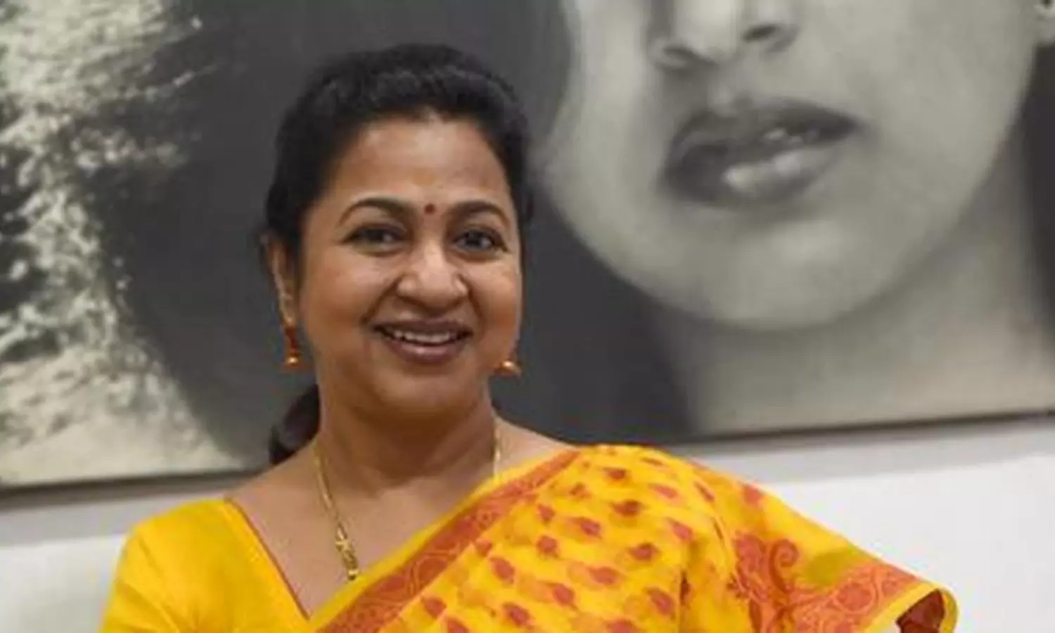 Radhika Sarath Kumar: హీరోయిన్లు దుస్తులు మార్చుకునే వ్యాన్లలో స్పై కెమెరాలు పెడతారు.. సరికొత్త బాంబు పేల్చిన నటి రాధికా శరత్ కుమార్