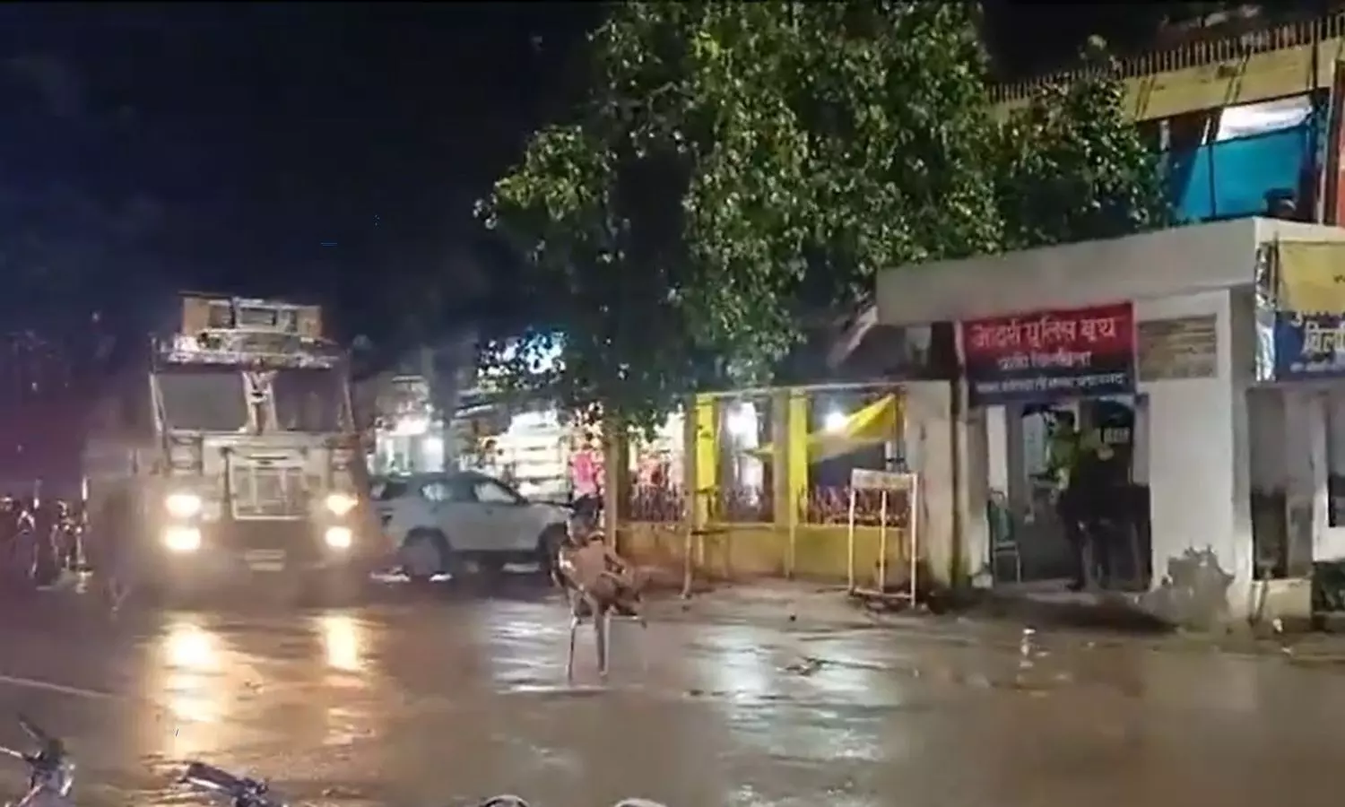 A man sitting on a chair middle of the road video goes viral