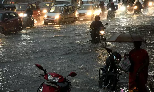 Rain Alert IMD has announced that there will be heavy rains in Telangana and AP for two days Rain Alert IMD has announced that there will be heavy rains in Telangana and AP for two days