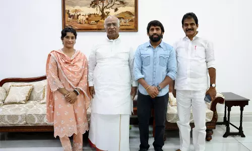 Vinesh Phogat and Bajrang  Punia: కాంగ్రెస్ పార్టీలో చేరిన వినేష్ ఫోగట్, బజ్రంగ్ పునియా.. కీలక వ్యాఖ్యలు