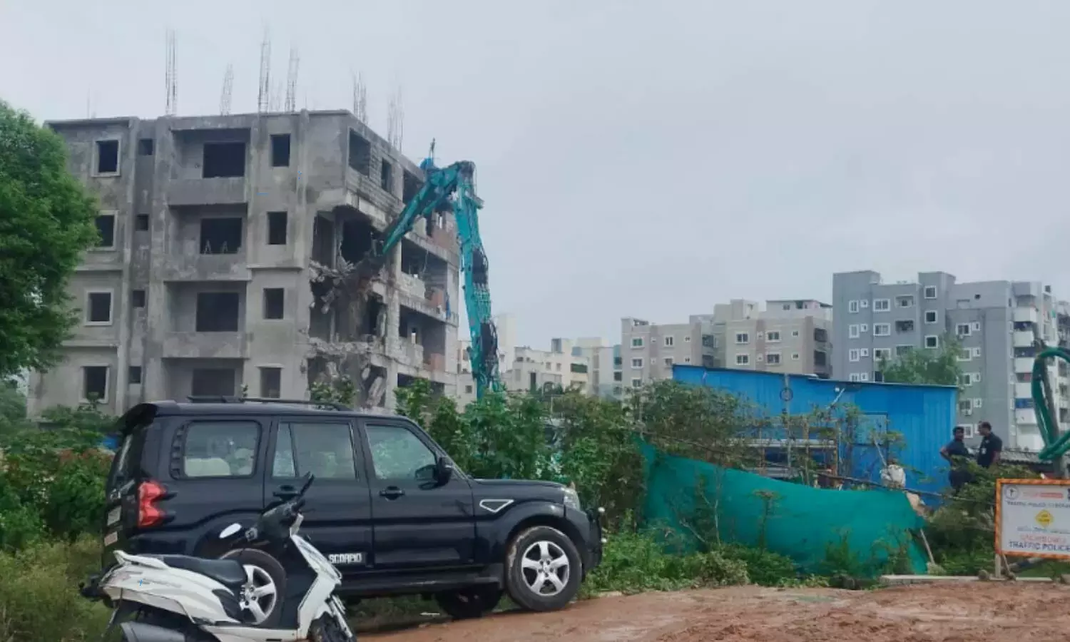 Hydra demolitions in Madhapur lime pond