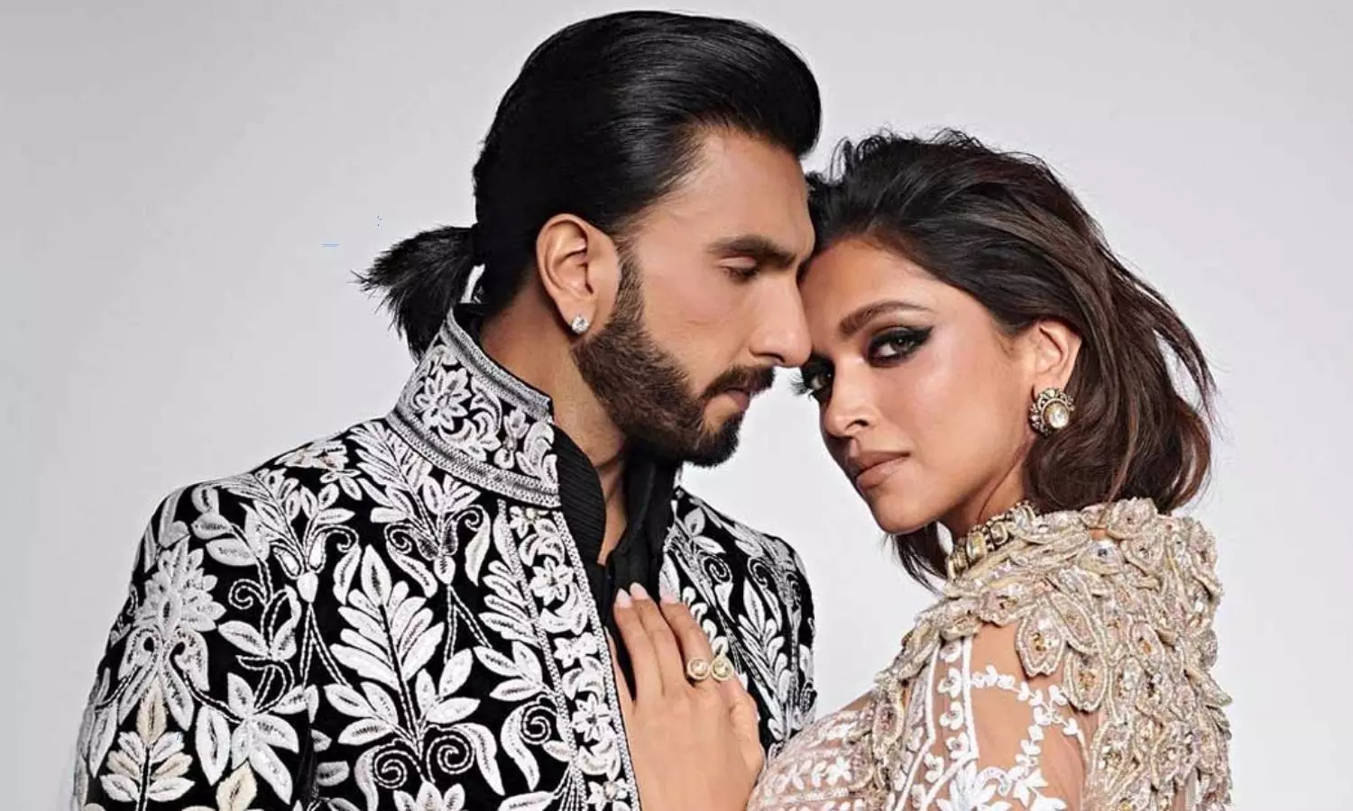 Deepika Padukone Ranveer Singh Blessed With Baby Girl