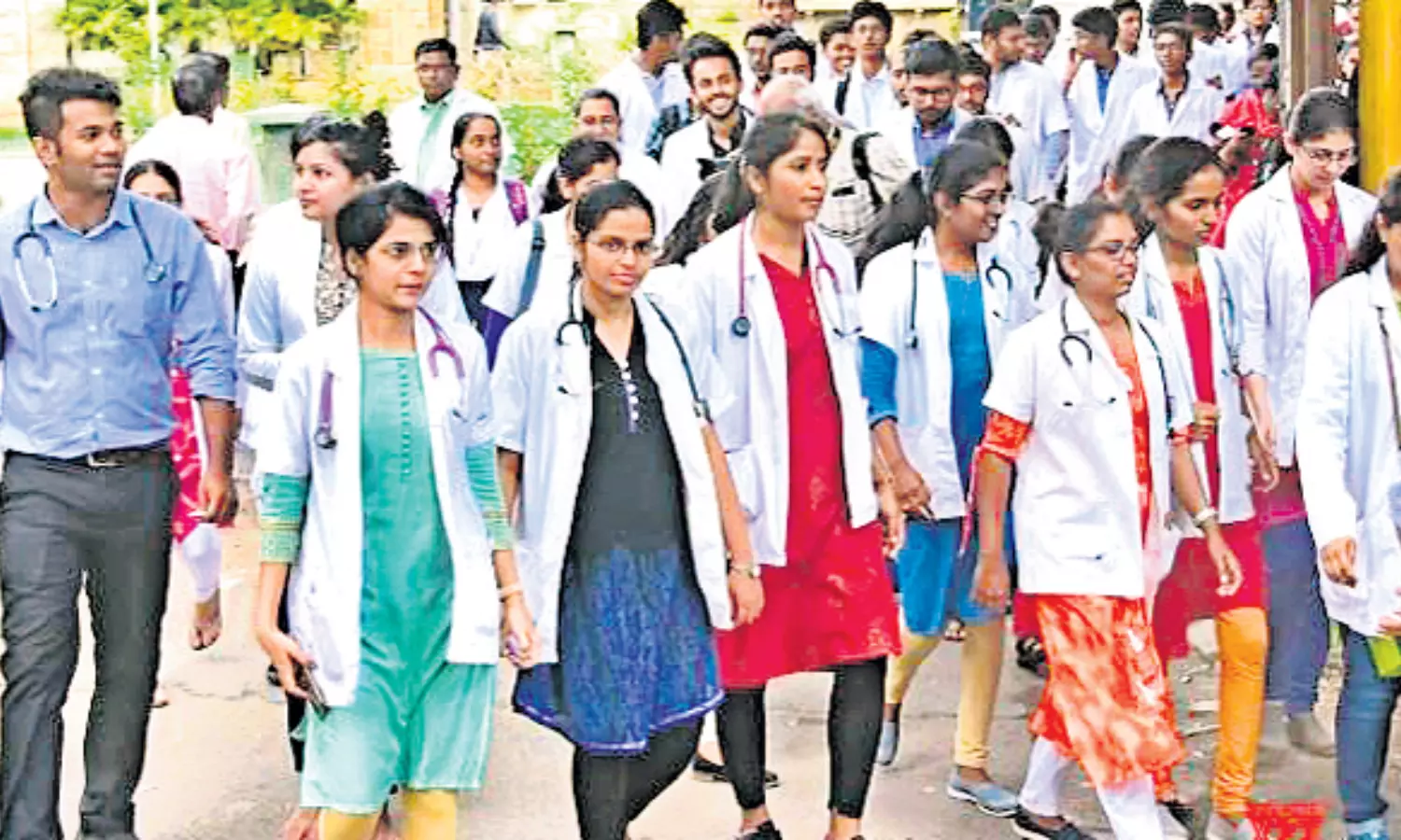 Telangana Jobs Allowed to fill 4000 posts in medical department in Telangana