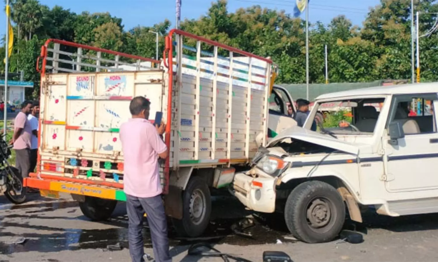 AP Minister Sandhya Rani Convoy Escort Vehicle Met With Accident