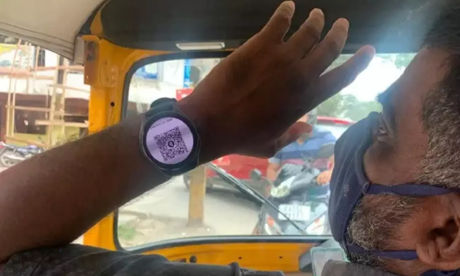 Auto driver from Bengaluru show QR code for online payment photo goes viral