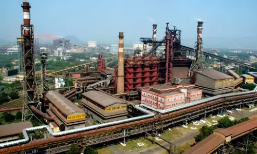 Vishakapatnam: విశాఖ స్టీల్ప్లాంట్లో అగ్ని ప్రమాదం Vishakapatnam: విశాఖ స్టీల్ప్లాంట్లో అగ్ని ప్రమాదం