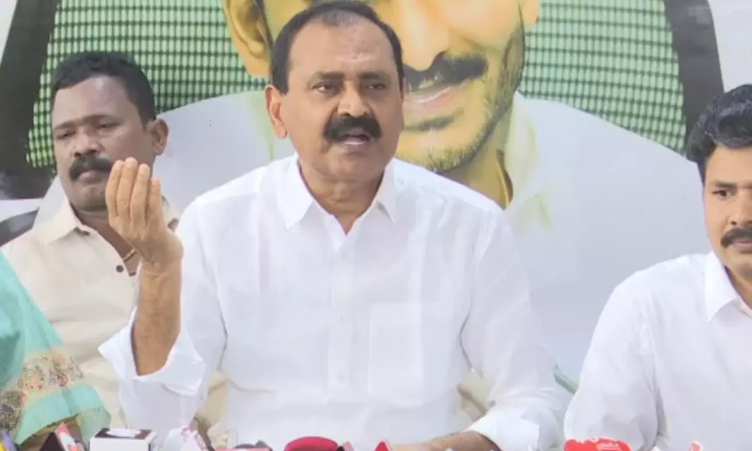 Bhumana Karunakar Reddy: జగన్‌ తిరుమల పర్యటనను రాజకీయం చేస్తున్నారు