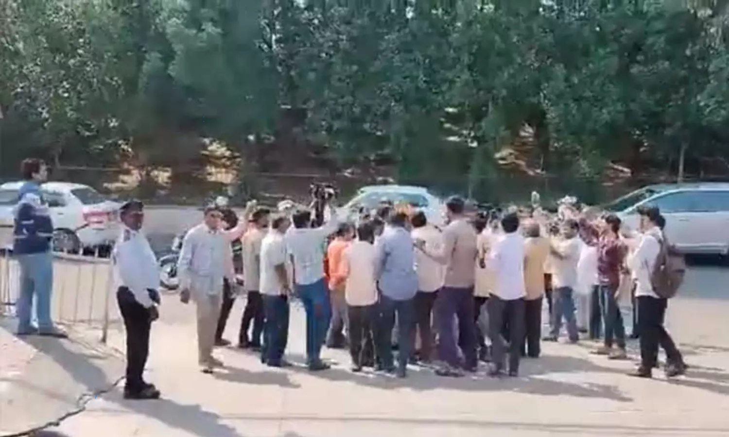 Tension near Hyderabad Telangana Bhavan