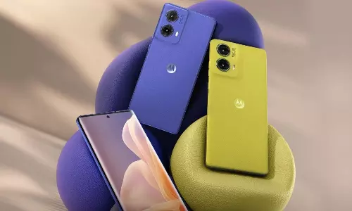 Moto G85 5G: కొత్త రంగులో మోటో.. కలర్ చూస్తే మతిపోతుందంతే! Moto G85 5G: కొత్త రంగులో మోటో.. కలర్ చూస్తే మతిపోతుందంతే!