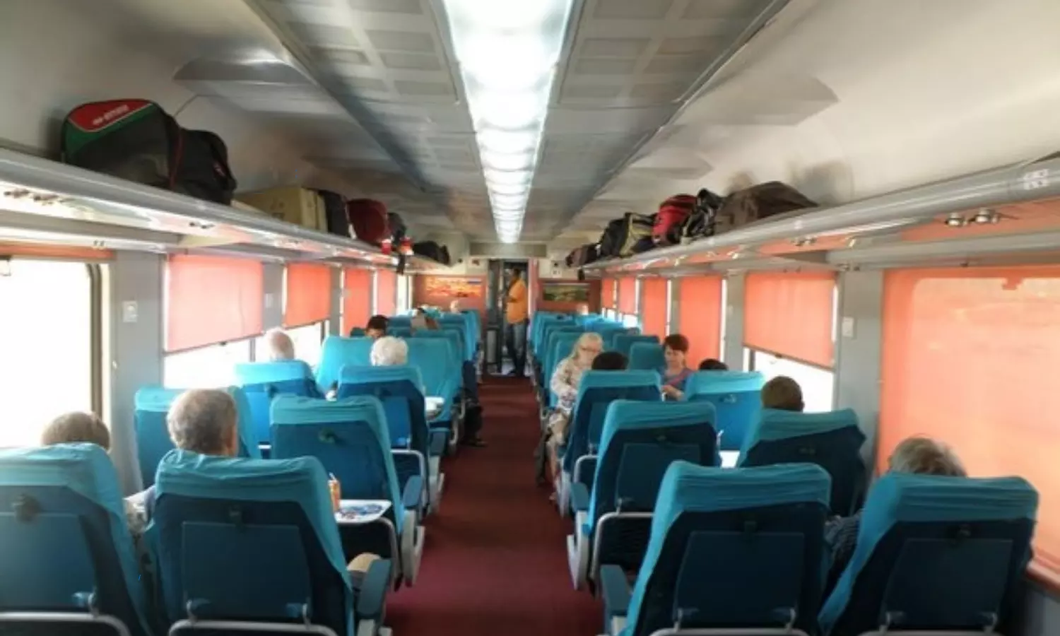 Three Shatabdi trains stood clean in the list of cleanest trains in indian Railways Popular and Cleanest Train Know Details