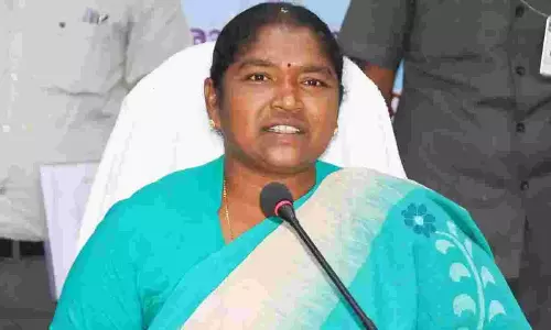 Minister Seethakka fires on KTR Minister Seethakka fires on KTR