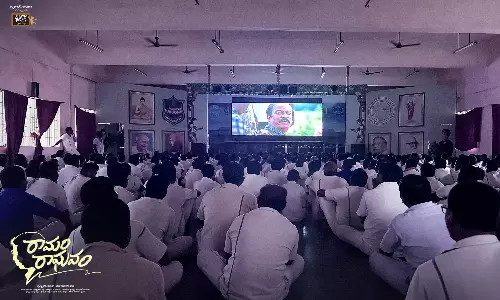 చర్లపల్లి సెంట్రల్ జైలులో రామం రాఘవం ప్రీమియర్స్.. రెస్పాన్స్ అదుర్స్ అంటోన్న ధనరాజ్.. చర్లపల్లి సెంట్రల్ జైలులో రామం రాఘవం ప్రీమియర్స్.. రెస్పాన్స్ అదుర్స్ అంటోన్న ధనరాజ్..