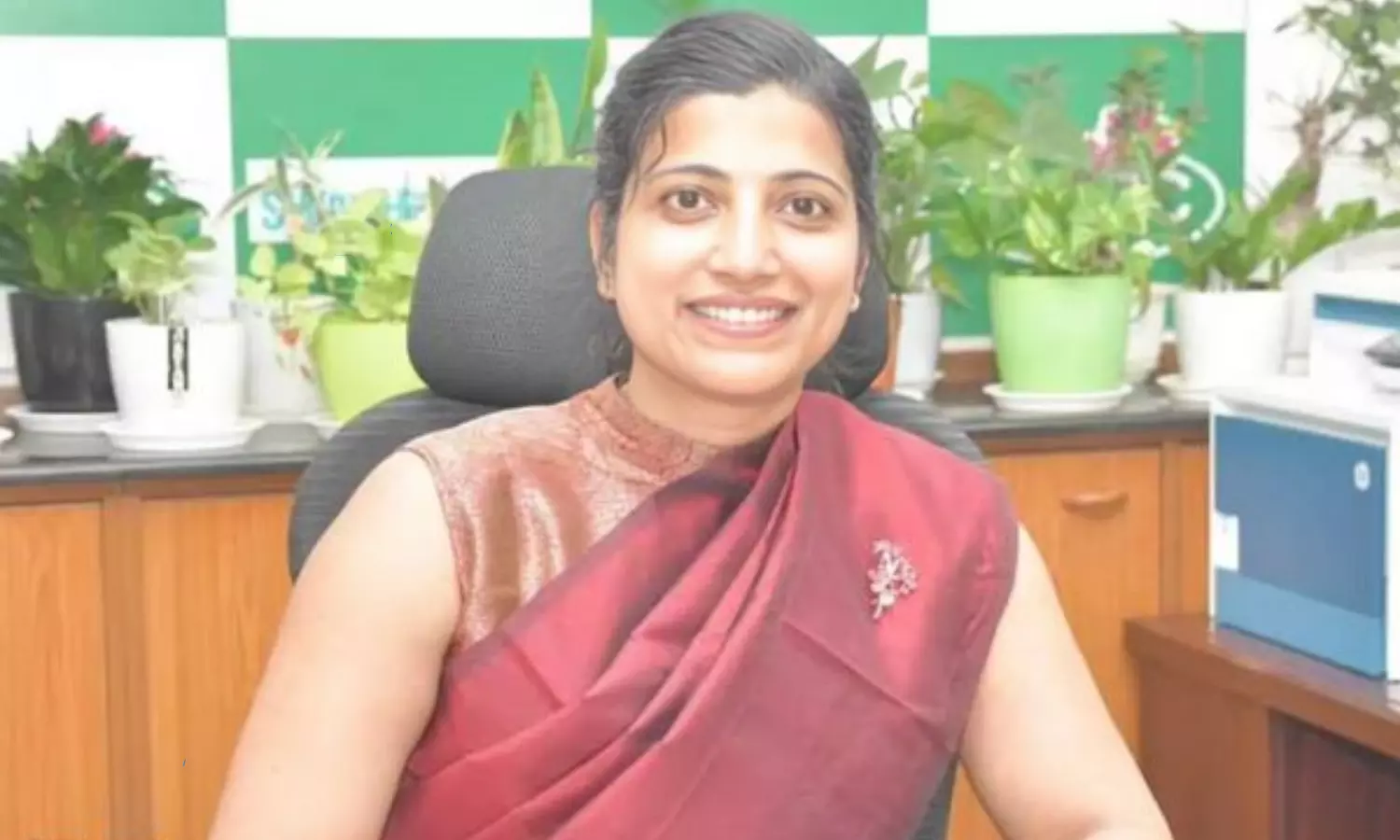 Amrapali Kata: జీహెచ్ఎంసీ కమిషనర్ ఆమ్రపాలికి షాక్.. ఏపీలో రిపోర్ట్ చేయాలని కేంద్రం ఆదేశం Amrapali Kata: జీహెచ్ఎంసీ కమిషనర్ ఆమ్రపాలికి షాక్.. ఏపీలో రిపోర్ట్ చేయాలని కేంద్రం ఆదేశం