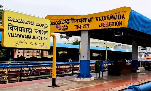 Loco Pilot: విజయవాడ రైల్వేస్టేషన్లో లోకో పైలెట్ దారుణ హత్య Loco Pilot: విజయవాడ రైల్వేస్టేషన్లో లోకో పైలెట్ దారుణ హత్య