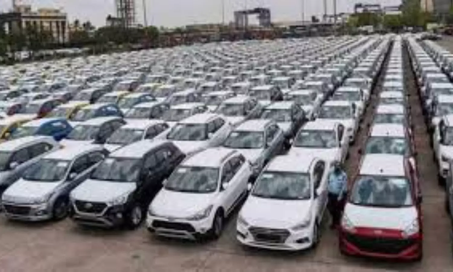 Car sales have fallen heavily Car companies with huge discounts during the festival