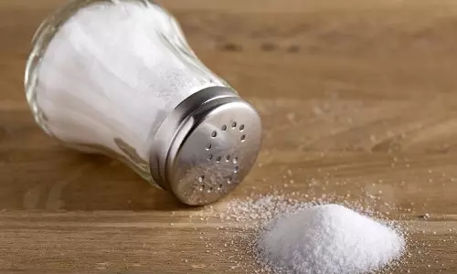 Salt: ఉప్పుతో ఆ సమస్య కూడా.. ప్రాణాంతక వ్యాధి తప్పదంటోన్న నిపుణులు Salt: ఉప్పుతో ఆ సమస్య కూడా.. ప్రాణాంతక వ్యాధి తప్పదంటోన్న నిపుణులు