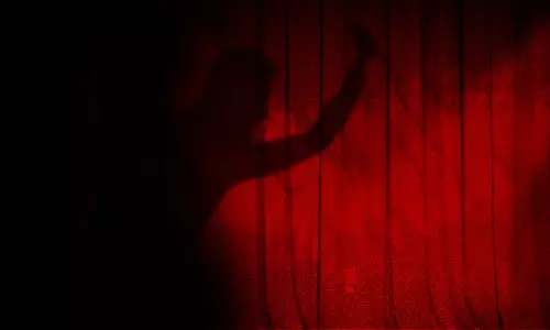 Watch Suspense Thriller Murder Mystery Movie Manoj Kumars Gumnaam Watch Suspense Thriller Murder Mystery Movie Manoj Kumars Gumnaam