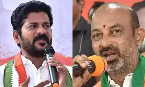 Telangana Group 1: డేంజర్లో రేవంత్ రెడ్డి సీఎం పోస్ట్.. బండి సంజయ్ కీలక వ్యాఖ్యలు Telangana Group 1: డేంజర్లో రేవంత్ రెడ్డి సీఎం పోస్ట్.. బండి సంజయ్ కీలక వ్యాఖ్యలు