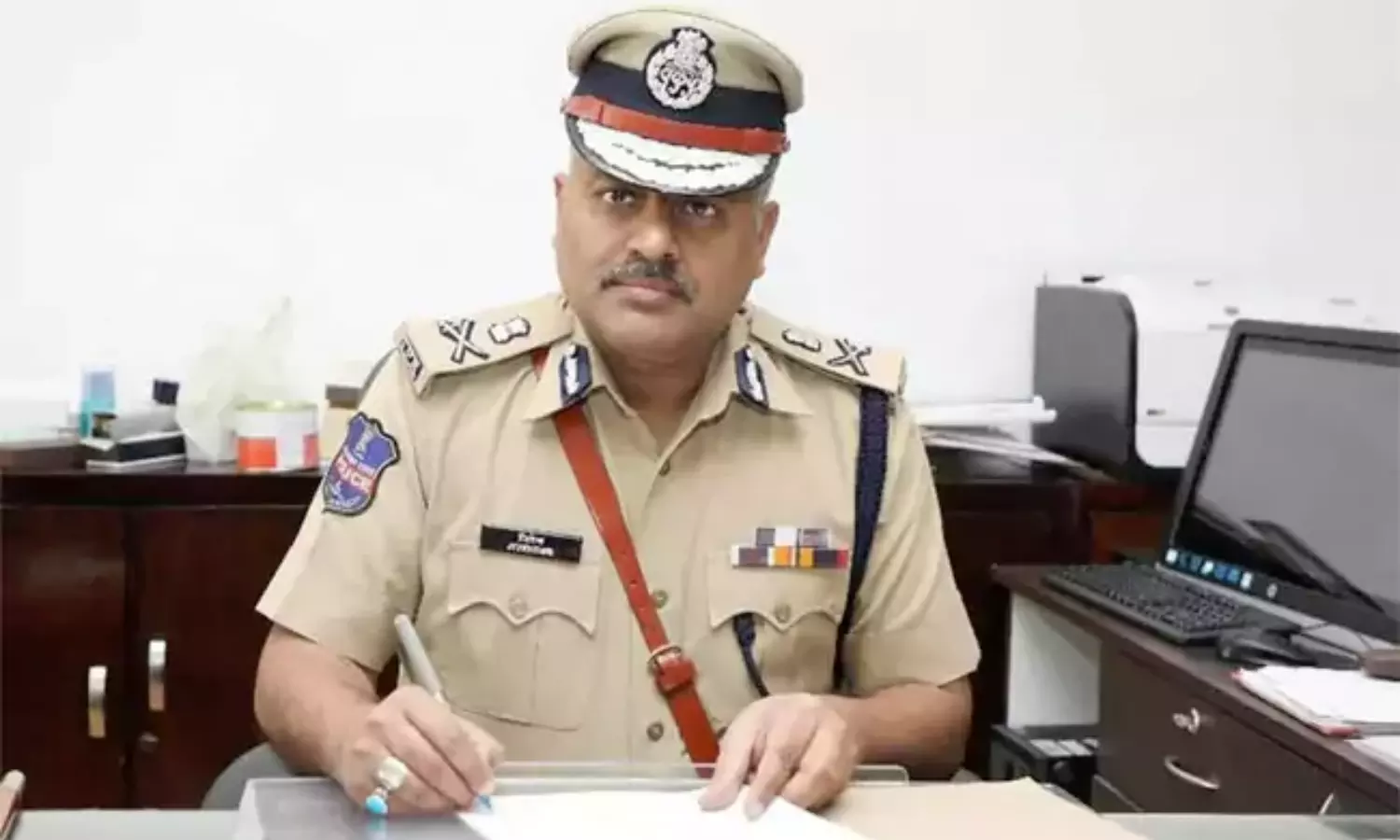 Telangana DGP Serious On Battalion Constables Portest