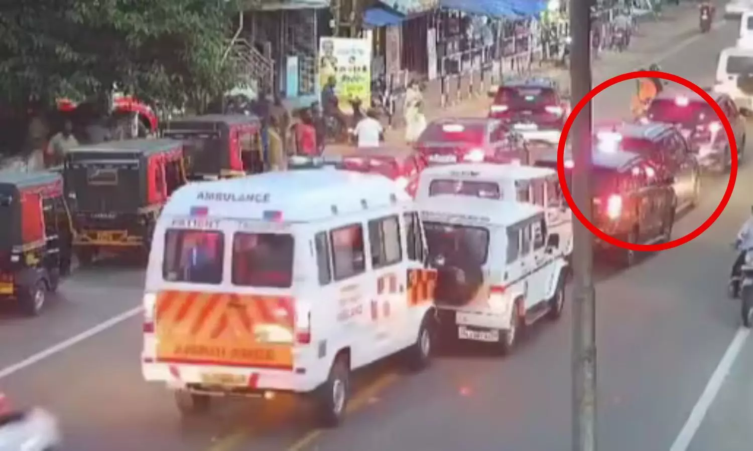 Kerala CM Convoy: ముఖ్యమంత్రికి తప్పిన ప్రమాదం.. కాన్వాయ్‌లో ఒకదానినొకటి ఢీకొన్న 8 వాహనాలు