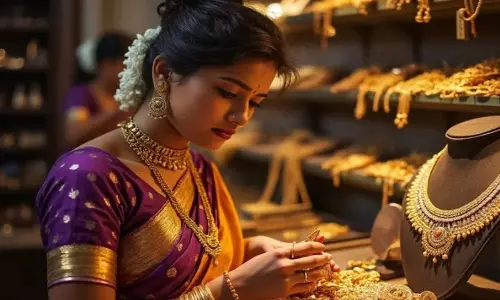 Gold Rate Today: ధన త్రయోదశి సందర్భంగా మహిళలకు గుడ్ న్యూస్..భారీగా తగ్గిన బంగారం ధర Gold Rate Today: ధన త్రయోదశి సందర్భంగా మహిళలకు గుడ్ న్యూస్..భారీగా తగ్గిన బంగారం ధర