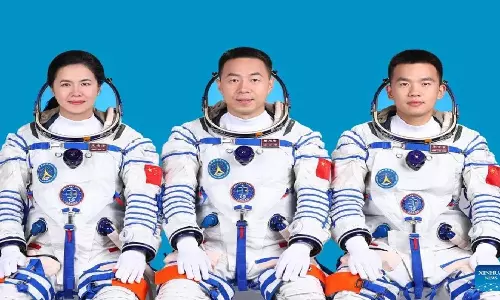 China Space Mission: రోదసిలో చైనా సరికొత్త మైలురాయి.. ముగ్గురు వ్యోమగాములను స్పేస్ స్టేషన్ కు పంపిన డ్రాగన్ కంట్రీ China Space Mission: రోదసిలో చైనా సరికొత్త మైలురాయి.. ముగ్గురు వ్యోమగాములను స్పేస్ స్టేషన్ కు పంపిన డ్రాగన్ కంట్రీ