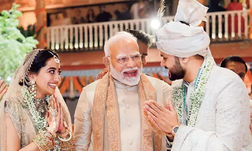 PM Modi Attends Wedding of Diamond Merchant Savji Dholakia’s Son in Gujarat PM Modi Attends Wedding of Diamond Merchant Savji Dholakia’s Son in Gujarat